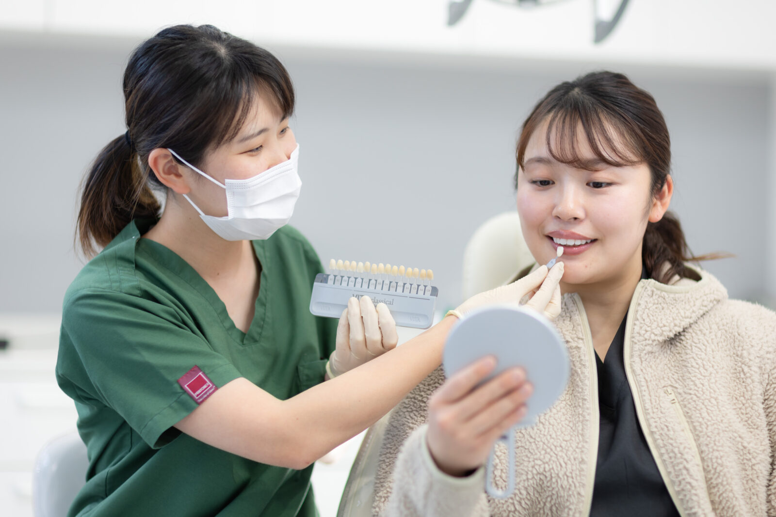 歯科医院でのホワイトニング風景